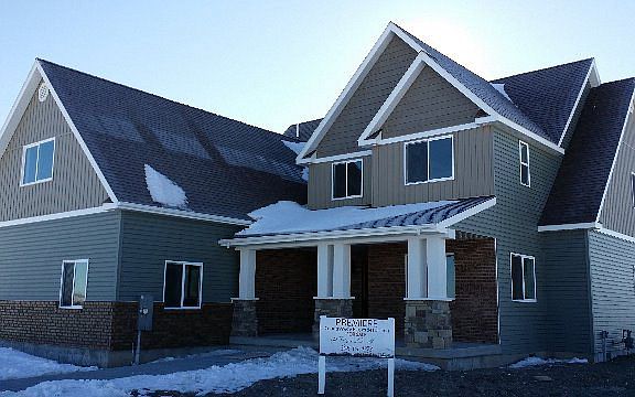 2nd image of 3721 Driftwood Dr