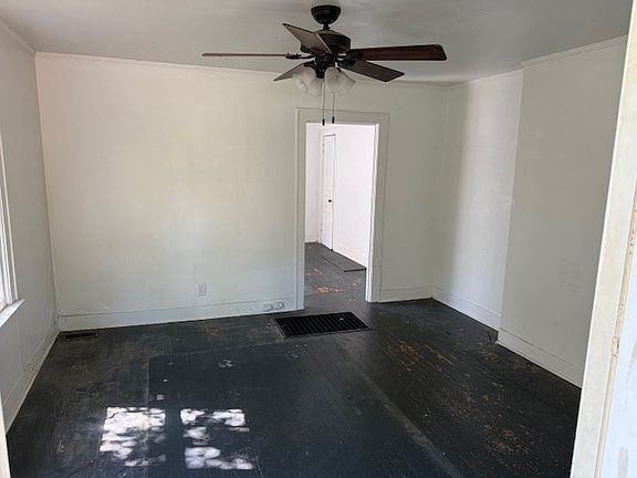 2nd image of 924A Marina St