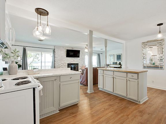 2nd image of 4724 Lakeview Dr