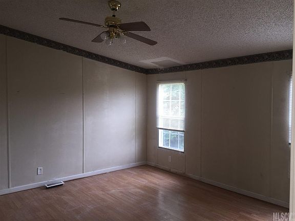 4th image of 5133 Goldfinch Ct