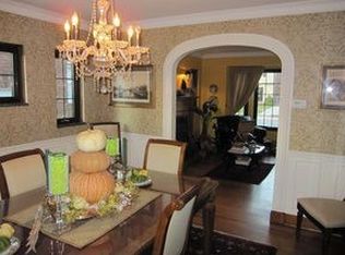 339 Merriweather Rd, Grosse Pointe Farms, MI 48236