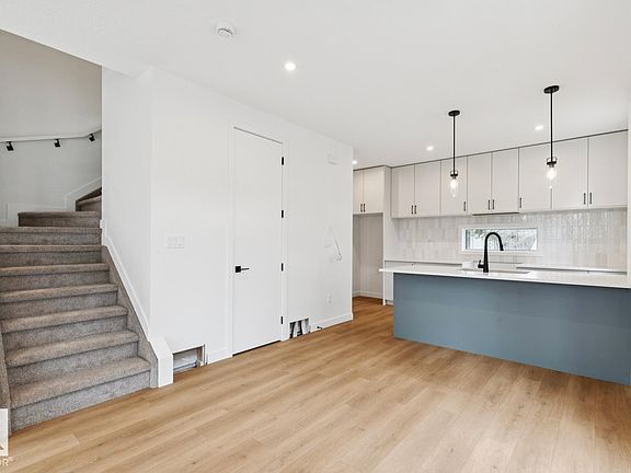 5th image of 14816 93rd Ave NW