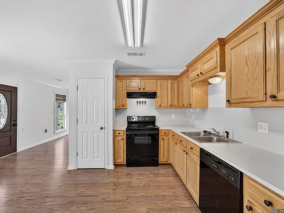 5th image of 35032 Napoleon Dr