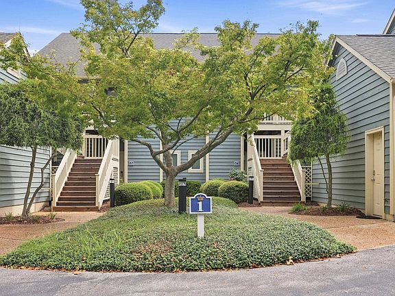 3rd image of 800 Castleford Circle #1D