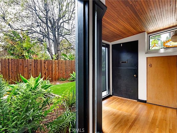 5th image of 2045 Hope St Unit 1