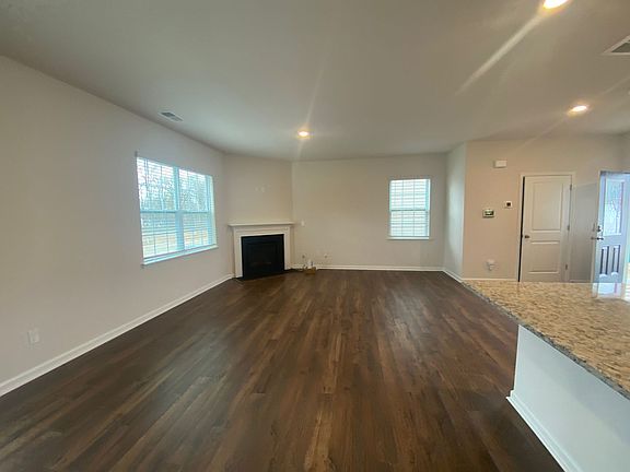 5th image of 8105 Clairwood Dr