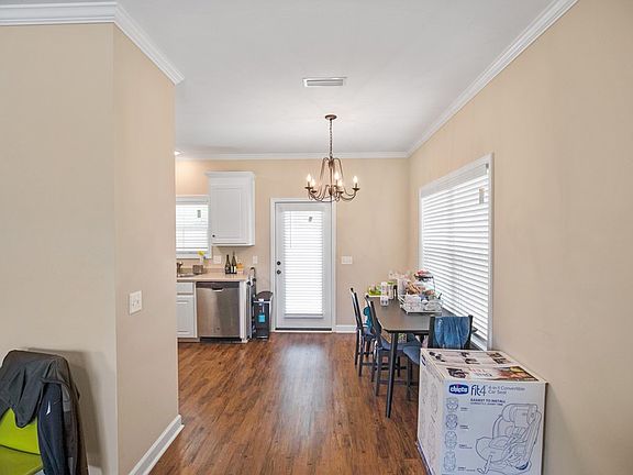 5th image of 221 Beauville