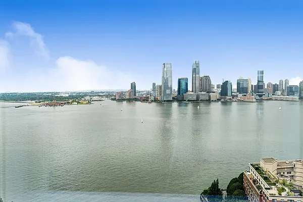 Rented by Compass | media 24