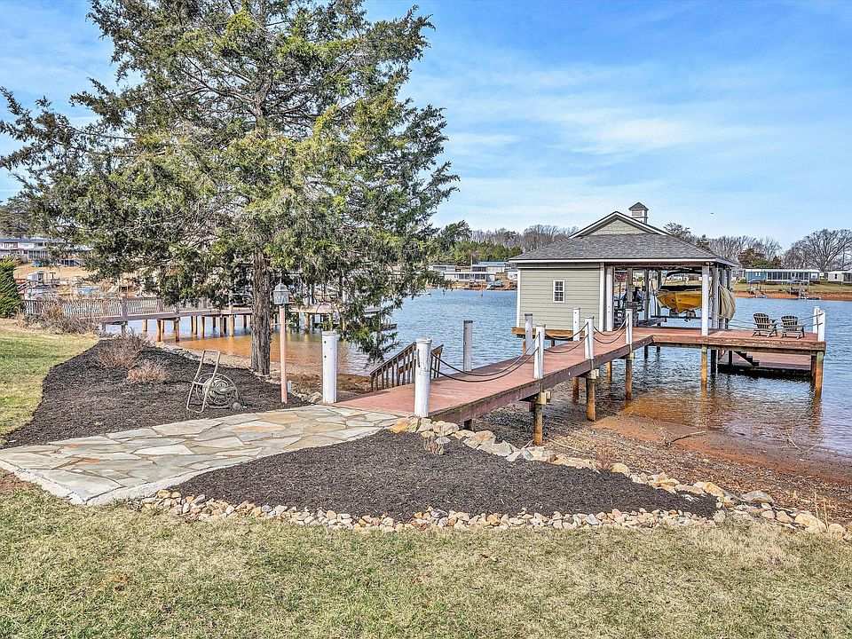 1st image of 80 Pinewood Dr