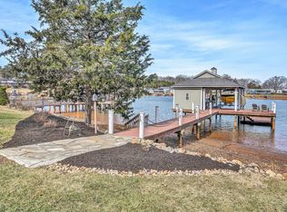 80 Pinewood Dr, Penhook, VA 24137