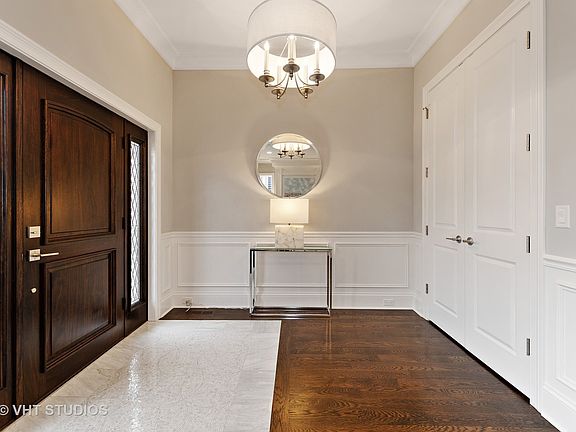 2nd image of 2113 W Waveland Ave #2