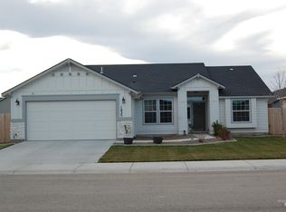 1935 SW Sharpshinned Ave, Mountain Home, ID 83647