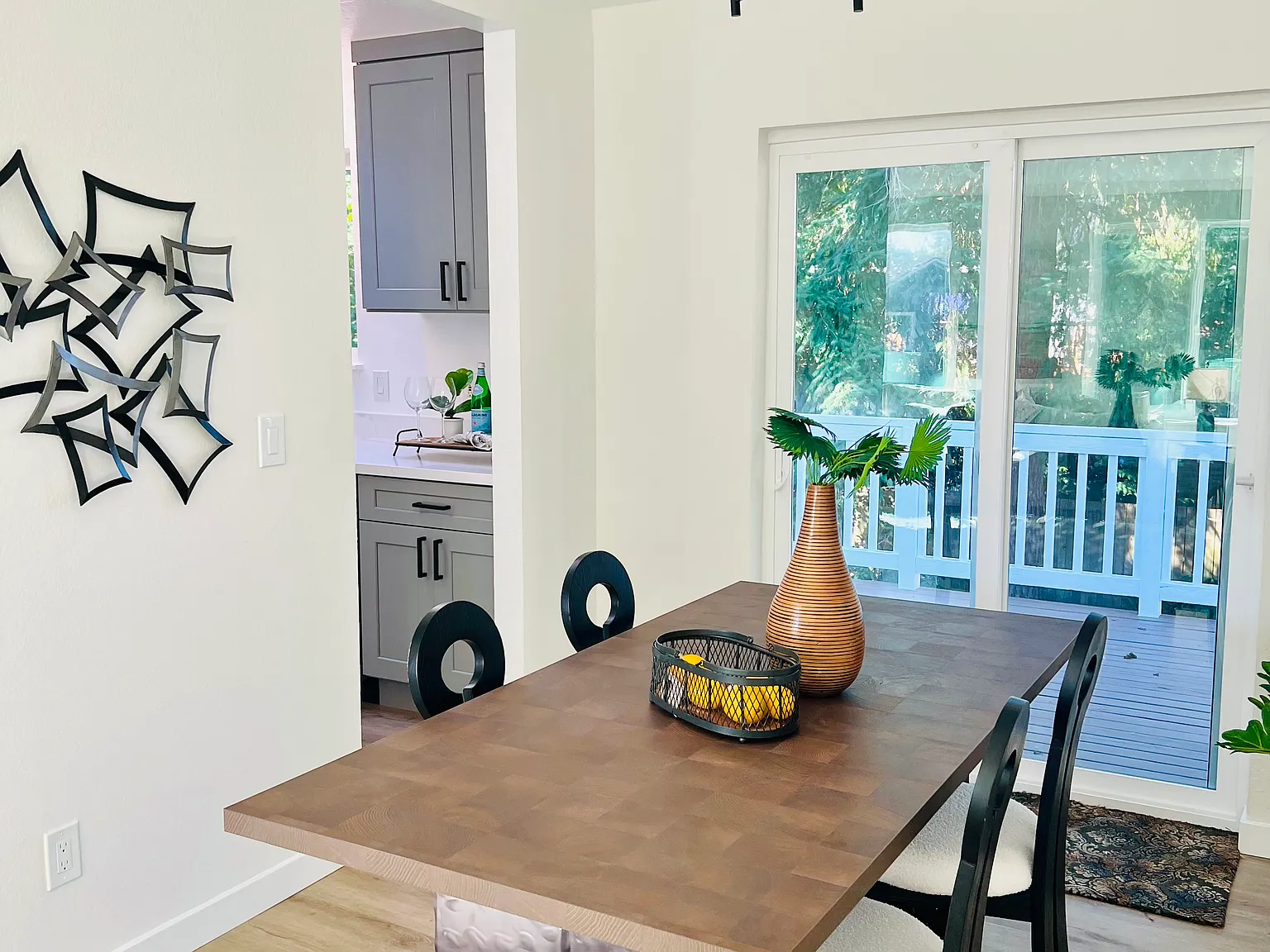 3 bed, 1260 sqft, $3,200 — Photo 4