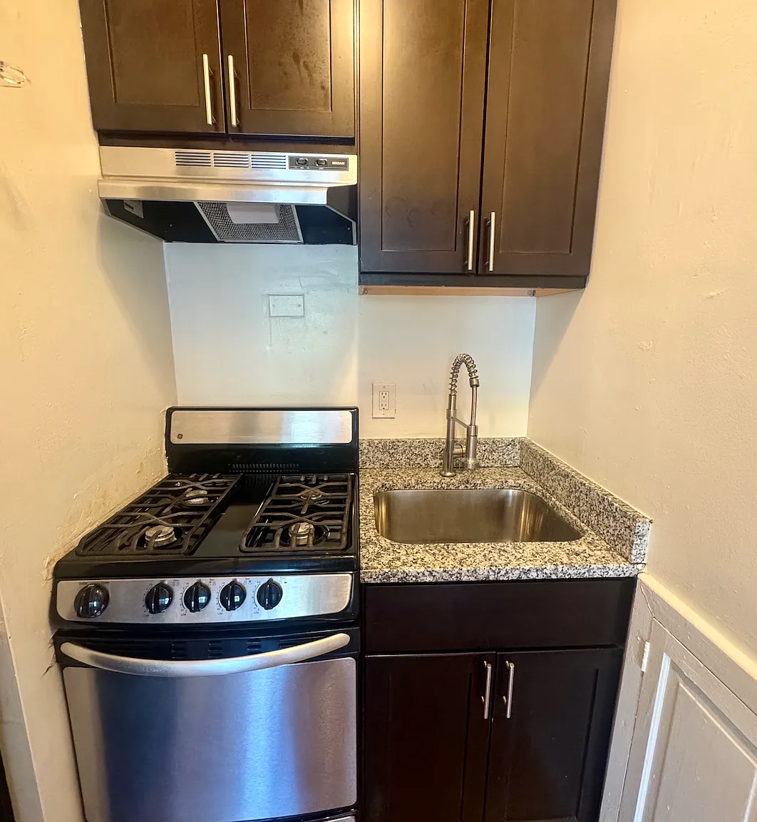 1 bed, 700 sqft, $1,200 — Photo 1
