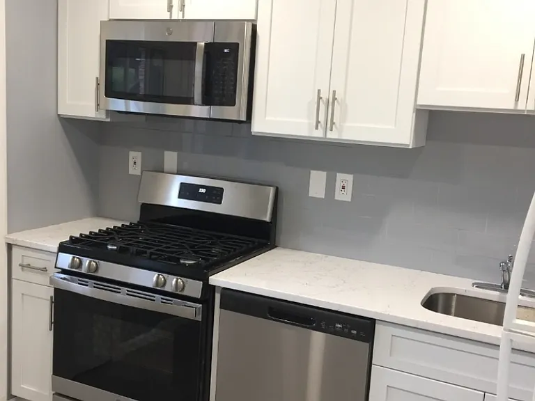 10 Stanford Dr #3A — Photo 4