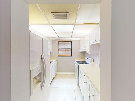 3rd image of 1900 N Congress Ave APT 208