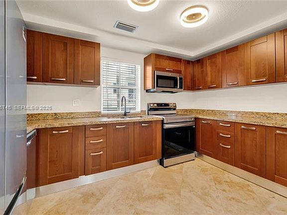 2nd image of 1035 SW 9th Ct #Townhouse N