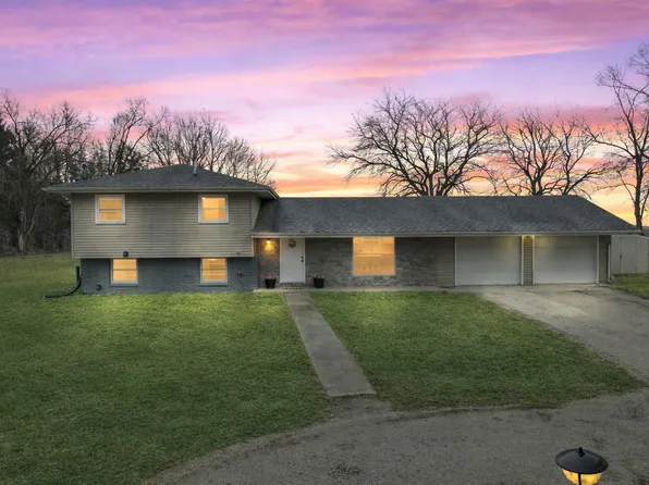 15795 E 2550 North Rd, Hudson, IL 61748