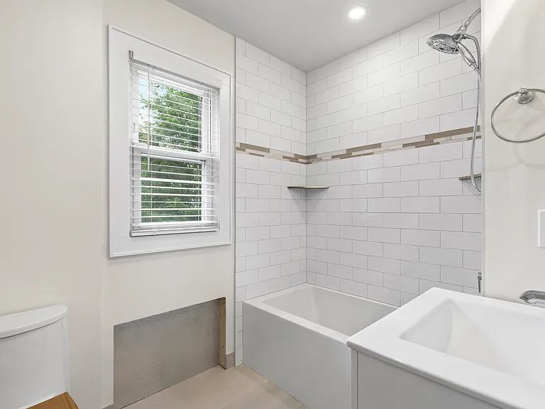 10 Henry St — Photo 15