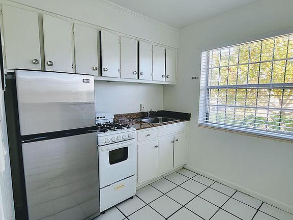 3rd image of 193 W 15th St #3