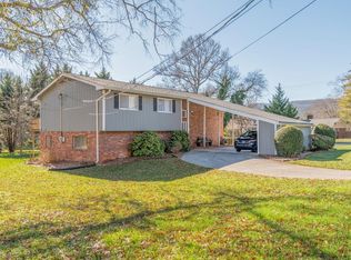 1913 Mountain Brook Dr, Dalton, GA 30720