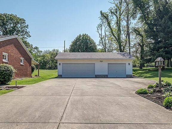 3rd image of 3212 Bernice Dr