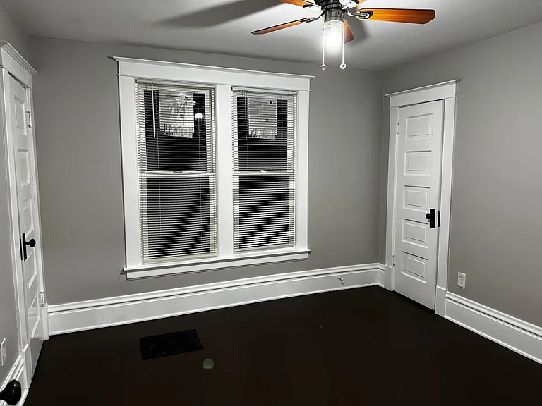 436 Lawrence Ave — Photo 15