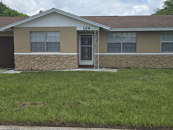 Spacious front yard