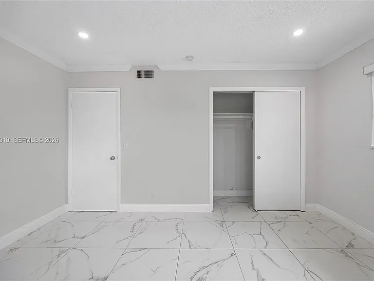 5450 Hollywood Blvd #203 — Photo 10