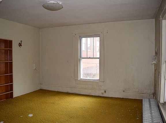 4th image of 1100 S Kanawha St