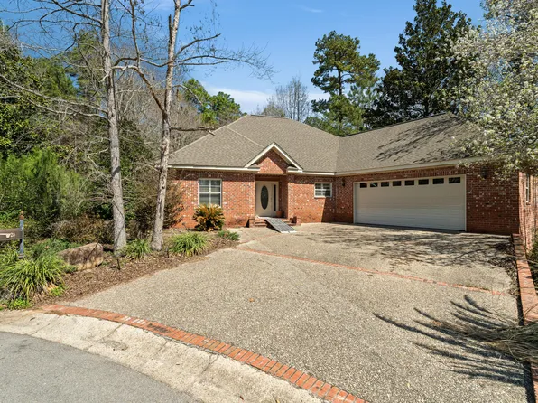 28 Classic Woods Dr, Hattiesburg, MS 39402