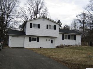 16 Orchard Mills Rd, Claverack, NY 12513