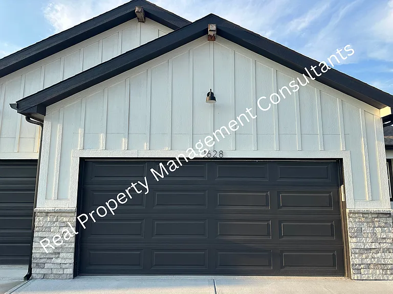 1628 SW Buckthorn St — Photo 23