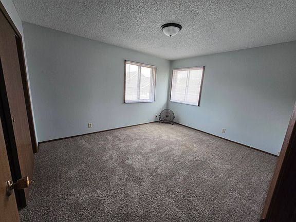 2nd image of 20 Lakeshore Dr APT 3