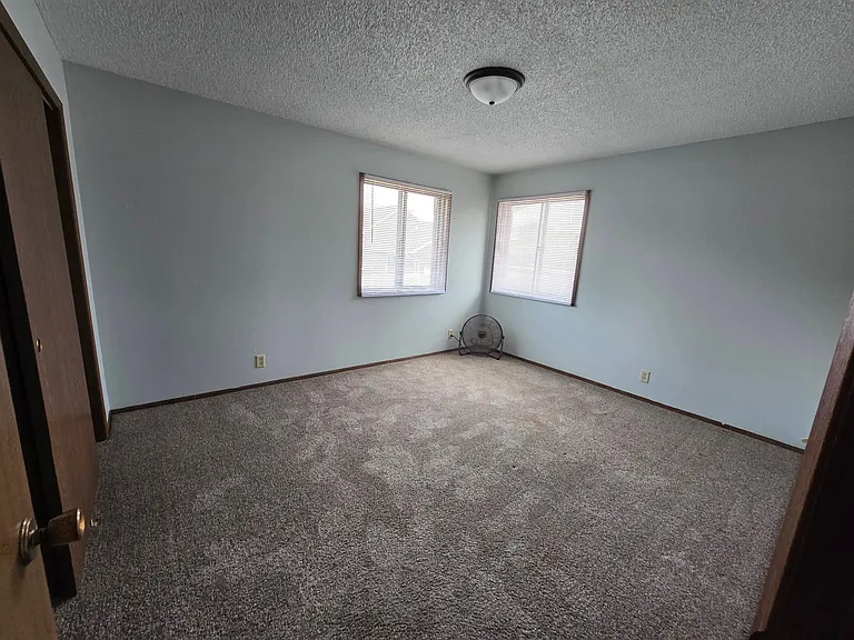 20 Lakeshore Dr #3 — Photo 2