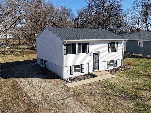 2nd image of 3007 W Nebraska Ave