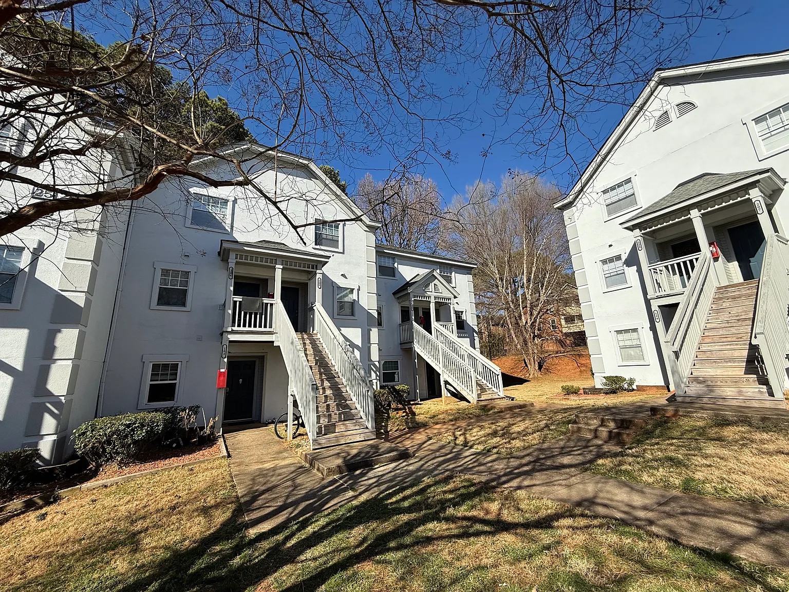 Avery Close Condominiums — Photo 3