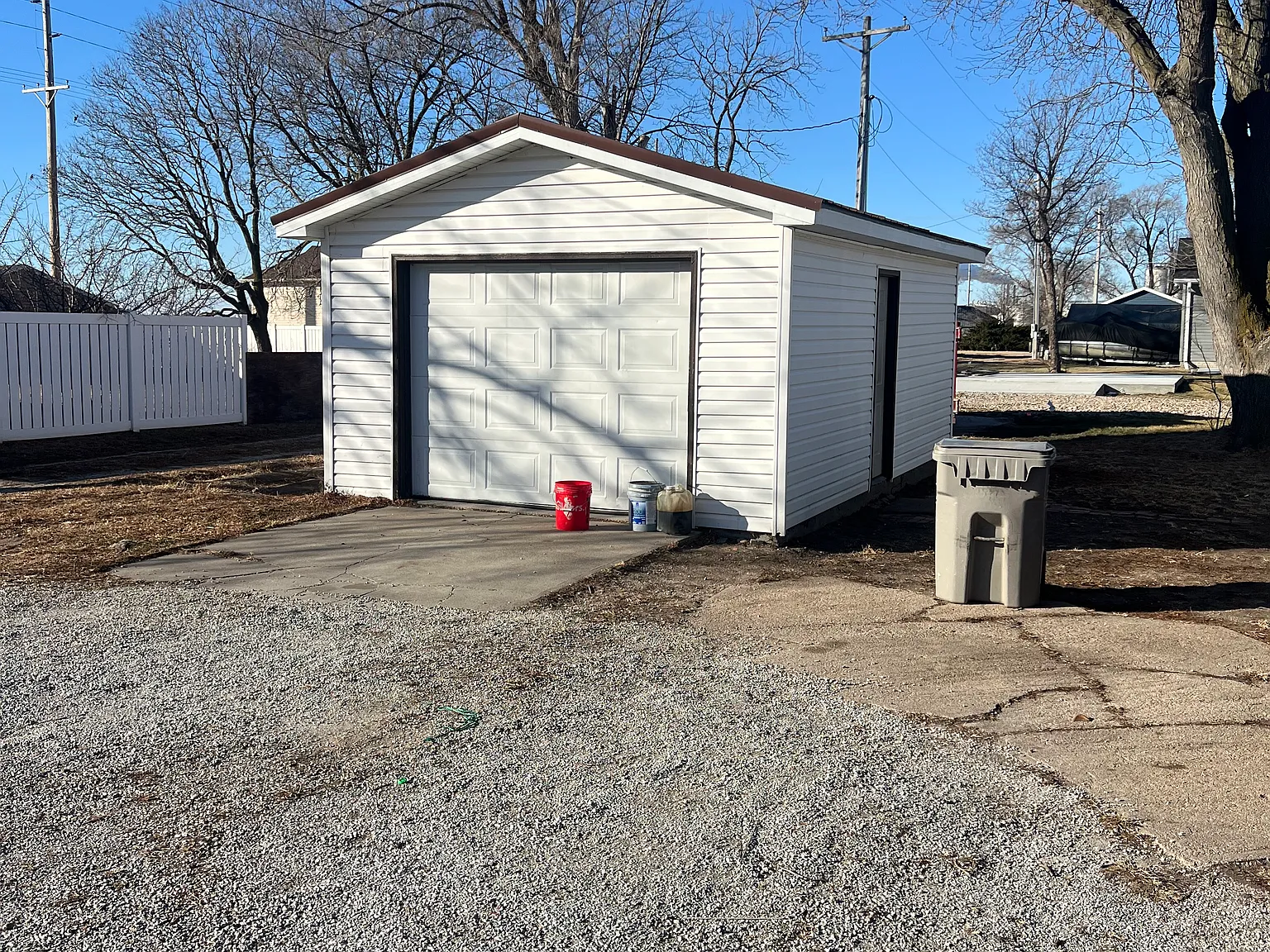 3 bed, 950 sqft, $1,200 — Photo 3