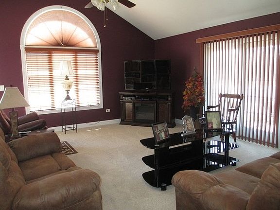 5th image of 242 Jennifer Ln