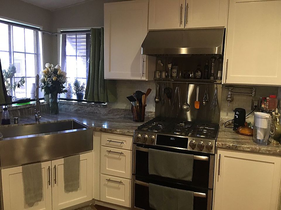 2nd image of 620 W Upjohn Ave