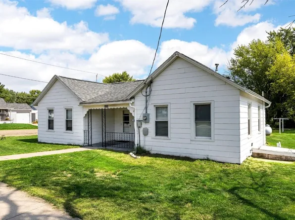 1020 Main St, Center Point, IA 52213