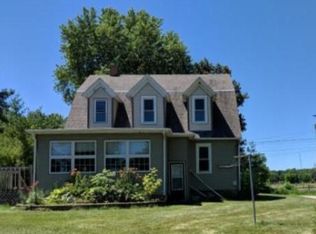 W6163 Cross St, Burnett, WI 53922