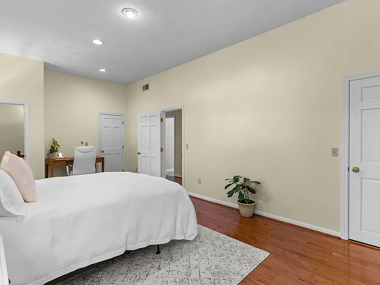 80 Howland Rd — Photo 34
