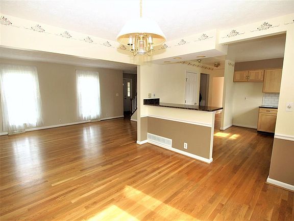 4th image of 4023 Philnoll Dr