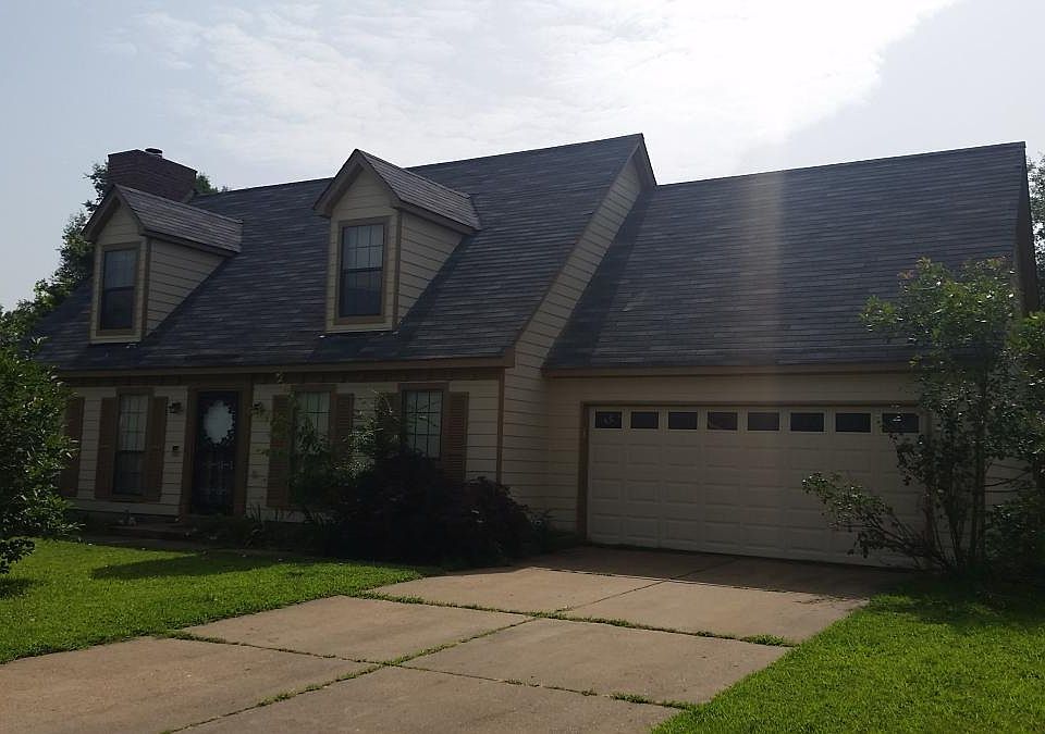 2nd image of 2084 Lauren Ln