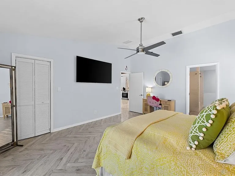 2467 Pine Woods Cir #3 — Photo 28