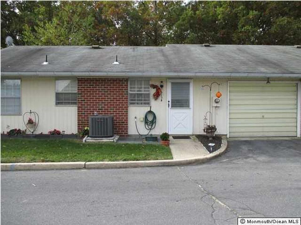 1st image of 713D Dorchester Dr
