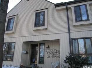 978 Som Center Rd, Mayfield Village, OH 44143