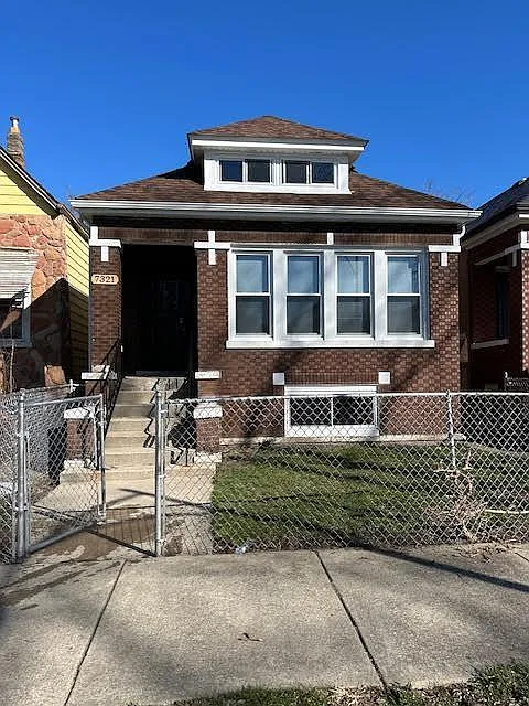 7321 S Marshfield Ave photo 1