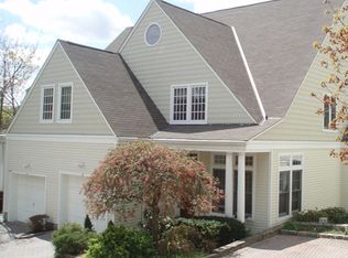 186 Field Point Rd APT 4B, Greenwich, CT 06830